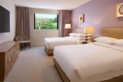 Three-Bedroom Ilikai Penthouse Villa with Ocean View, Two King and Two Queen Beds