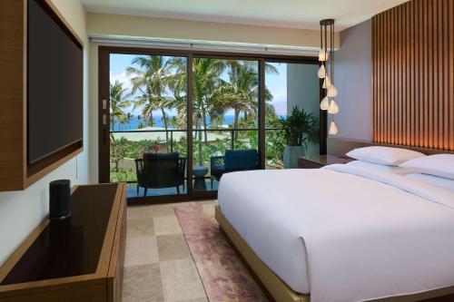 Three-Bedroom Ilikai Villa with Partial Ocean View, One Queen, Two King Beds, and Accessible Tub and Shower