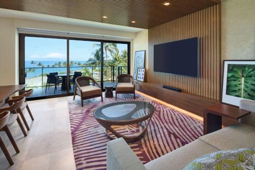 Three-Bedroom Ilikai Villa with Ocean View, One Queen and Two King Beds