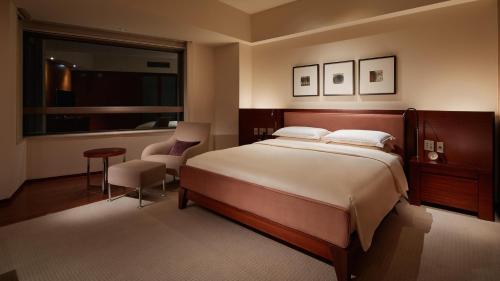 Grand Suite with One King Bed