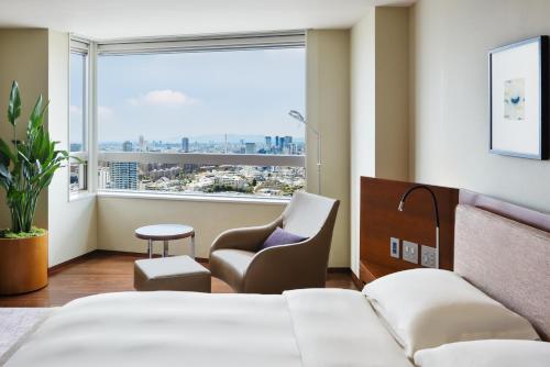 Diplomat Suite with One King Bed