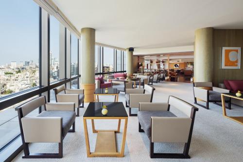 Diplomat Suite with One King Bed