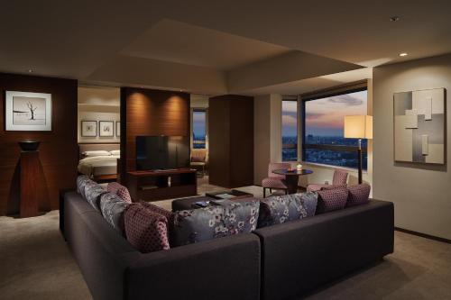 Grand Executive Suite with One King Bed