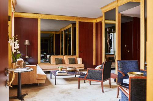 Diplomatic Suite
