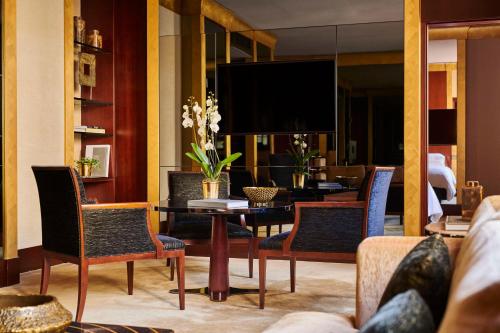 Diplomatic Suite