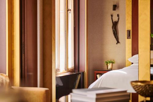 Executive Suite with Paix View