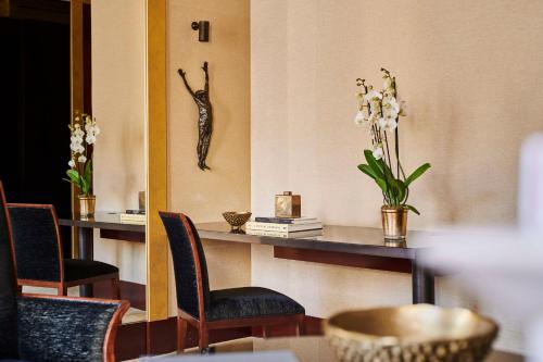 Executive Suite with Paix View