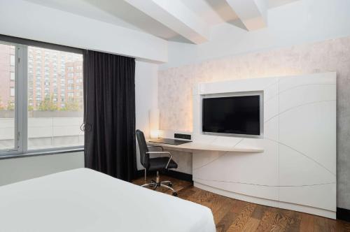 King Room with Accessible Shower - Disability Access