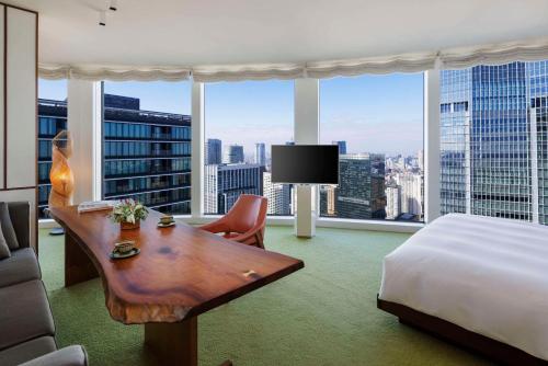 Deluxe King Room with One King Bed and Tower View