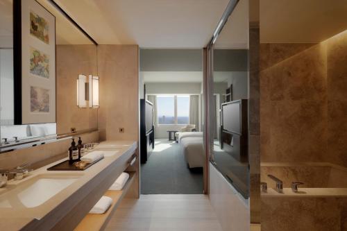 Park Suite with one king bed