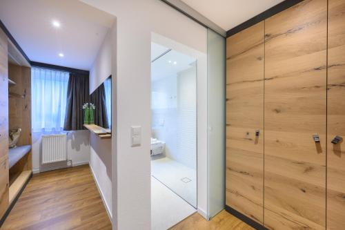 Deluxe Double Room Lakehouse 8