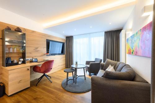 Deluxe Double Room Lakehouse 8