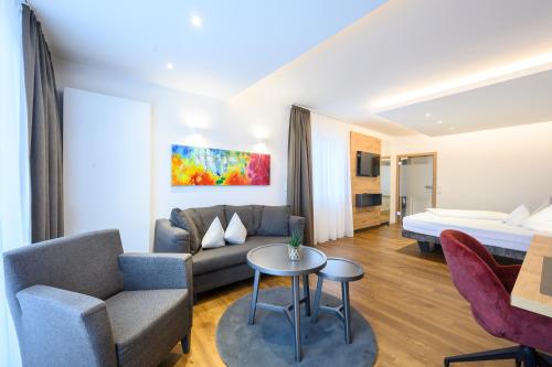 Deluxe Double Room Lakehouse 8