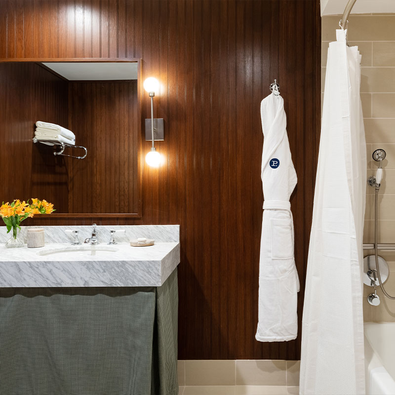 The King ADA w/ Tub