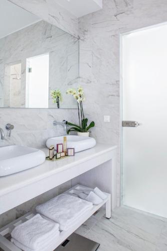 De.Light Suite with Private Pool