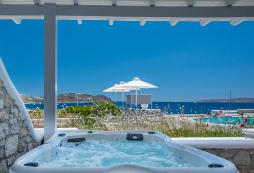 Sea View Grand Suite w Outdoor Hot Tub