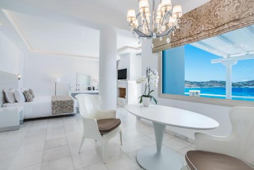 Sea View Grand Suite w Outdoor Hot Tub