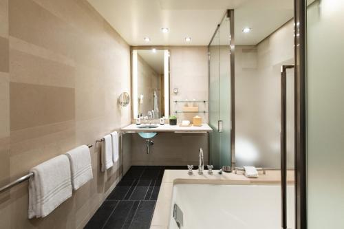 Junior King Suite
