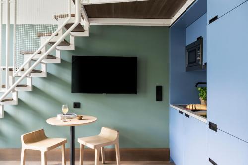 Elevated Loft Family Apartment