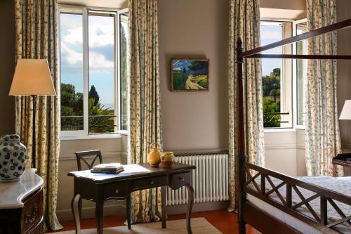 Suite Junior with Pool or Palm Grove View 