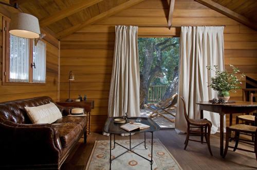 Family Tree House (2 adults + 2 children)