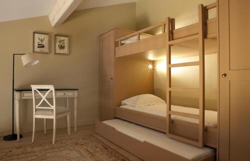Family Room (2 adults + 2 children)