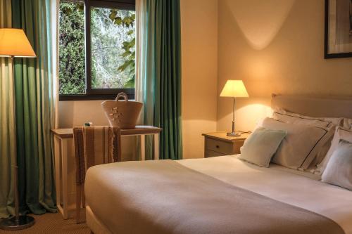 Triple room with parking view, free access to the spa and private beach