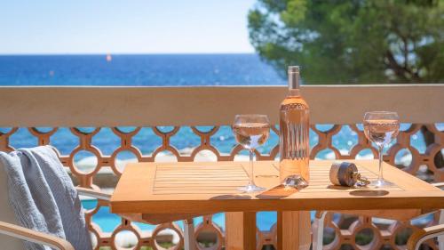 Family room with sea view, free access to the spa and private beach