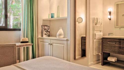 Standard double room, free access to the spa and private beach