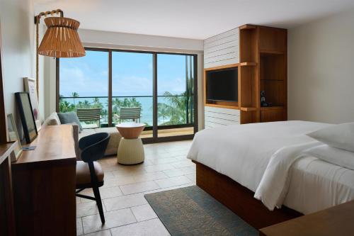King Room with Ocean View and Accessible Shower