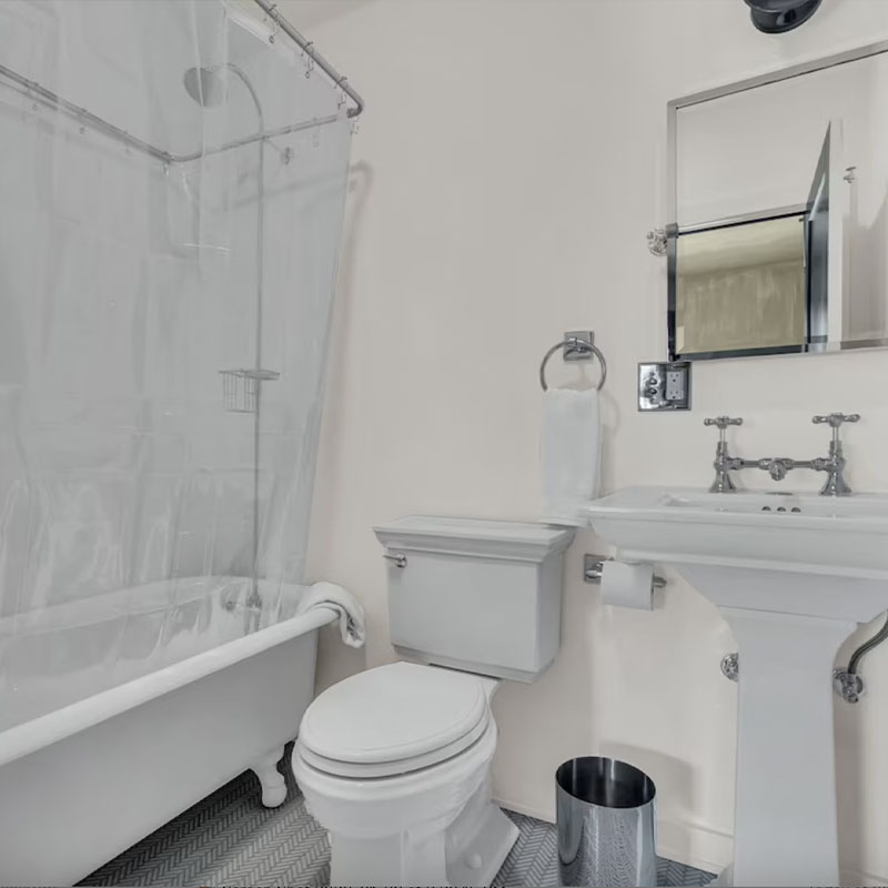 Queen Studio Suite