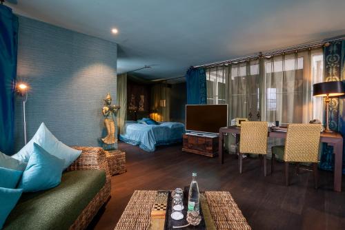 Deluxe Suite with Spa Bath