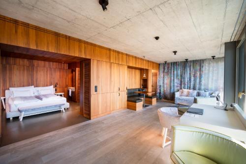 Suite with Lake View