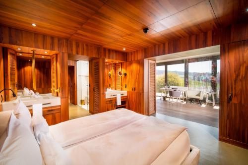 Suite with Lake View
