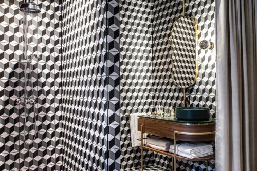 Doppelzimmer – Josefine Sur Cour