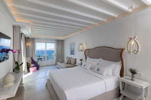 Signature Aegean Room with Outdoor Jetted Tub and Sea View