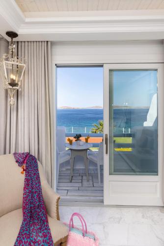 Signature Aegean Room with Outdoor Jetted Tub and Sea View