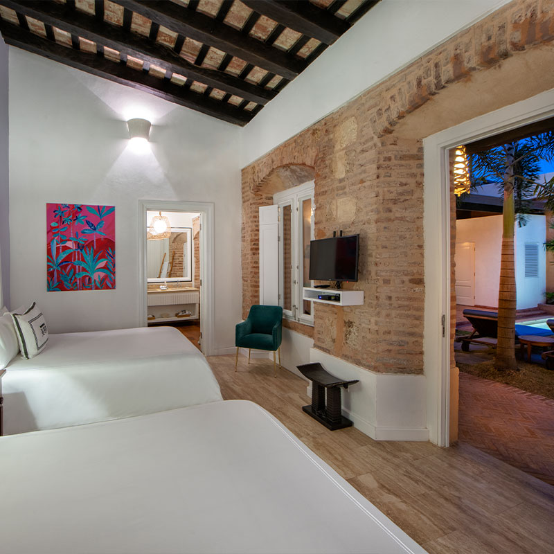 Superior Colonial Room 