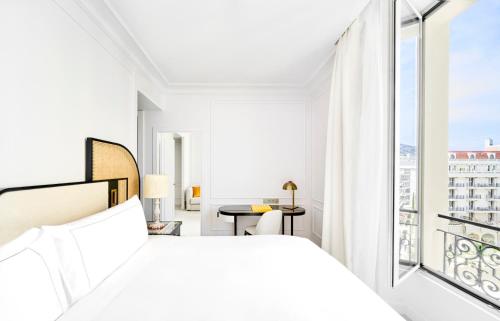One-Bedroom Suite with Sofa Bed, Terrace and Garden View