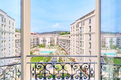 One-Bedroom Suite with Sofa Bed, Terrace and Garden View