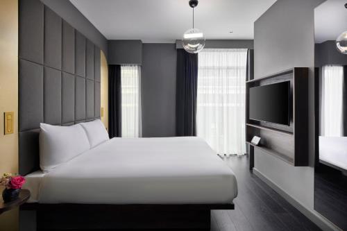 Goldy room