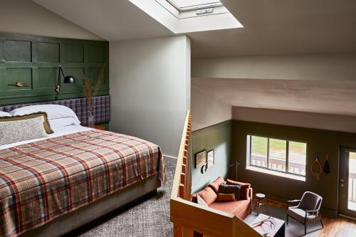 Mountain View King Loft Suite