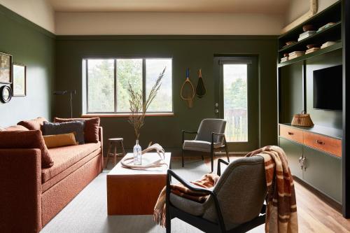 Mountain View King Loft Suite
