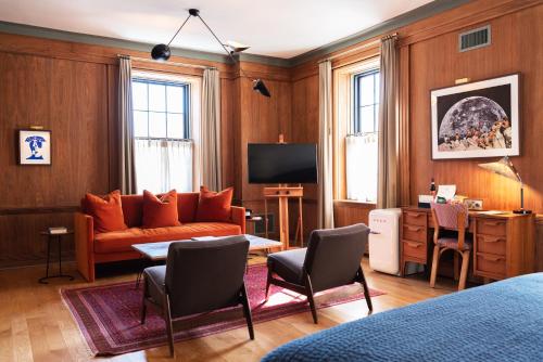 Wall Street Suite