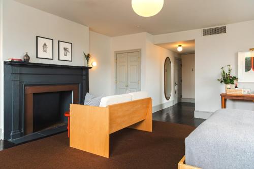 Pearl St Luxury King