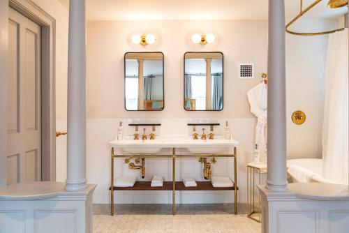 John St Luxury Queen
