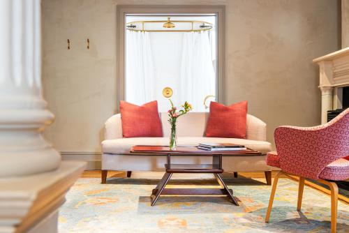 John St Luxury King Suite