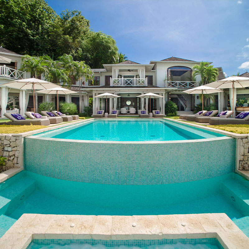 6 Bedroom Estate Villa