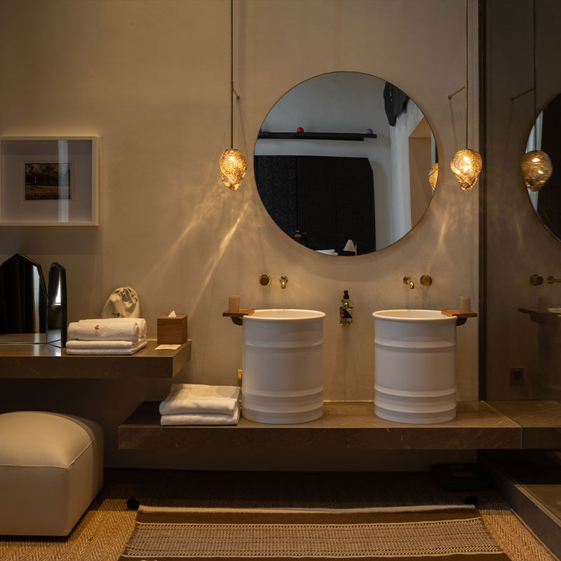 Postvenetian De Luxe