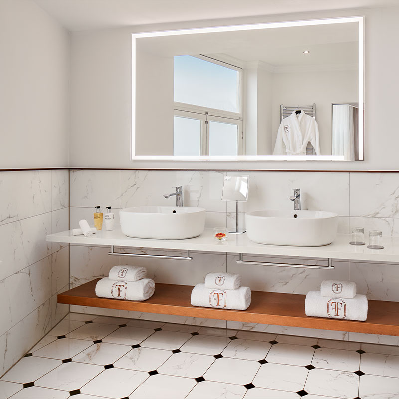 Suite with Canal View